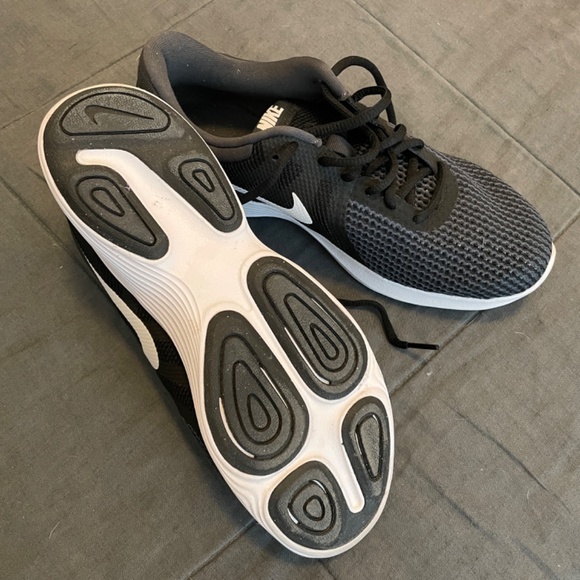 Nike Revolution 4 Running Shoe NWOT - Picture 3 of 4